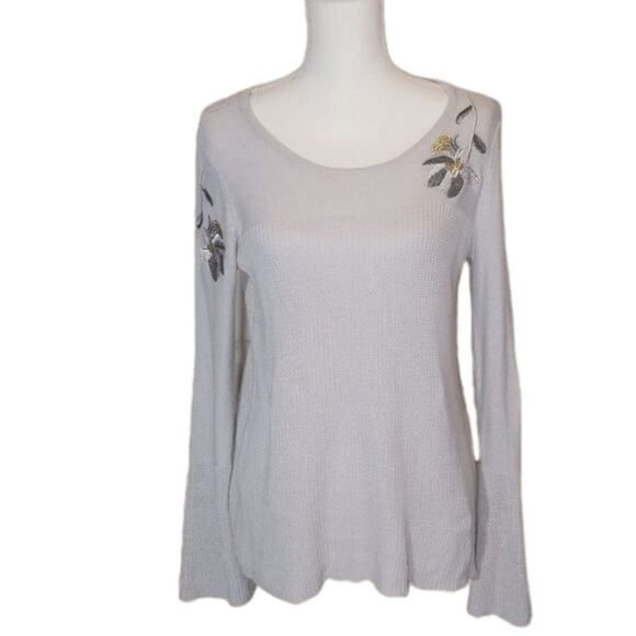 💸 3/12$-St John's Bay, floral knit bell sleeve sweater - Picture 2 of 8